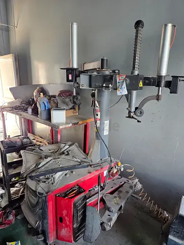 Used Tire Changer / Wheel Service Machine balancer And compressor (Compressor's 2 motor not working)