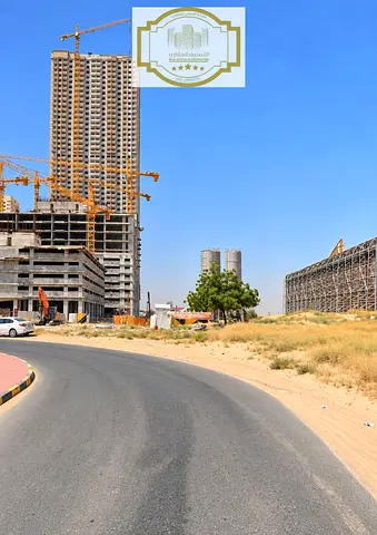 سكني تجاري | أرضي + 41 | 38,750 قدم² | تملك حر