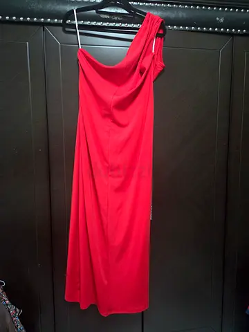 Red sleeveless mid calf dress, good condition