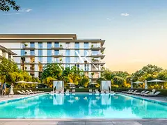 COMMUNITY EXPERT | CORNER UNIT | POOL VIEW