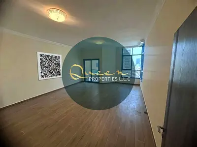 مساحة كبيرة / موقع مميز وحيوي / قريب من الخدمات والمرافق