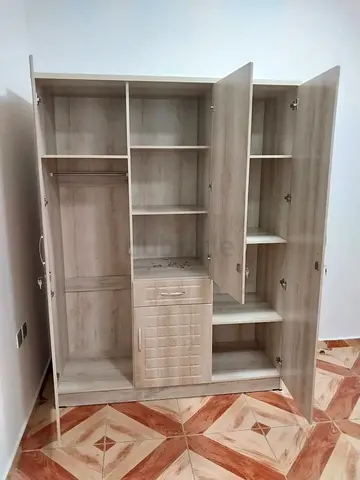 Brand new 3door wardrobe with mirror