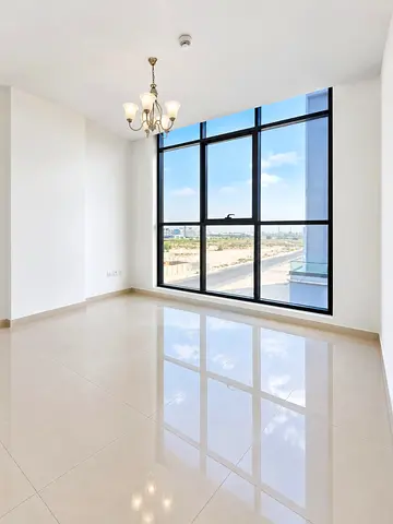 Bright 1BHK | مناظر متعددة | الوصول إلى الشرفة