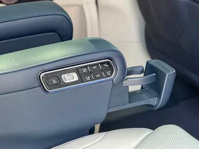 2025 Zeekr 9X 缩略图 18