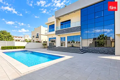 Suburban villa for family, easy access to the city