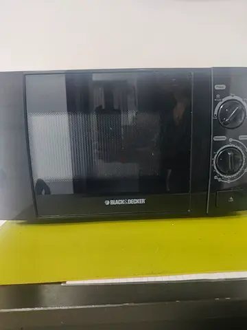 Black & Decker Compact Microwave - Good Working Condition