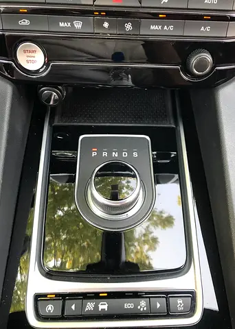 صورة مصغرة 20 لـ 2017 Jaguar F-PACE