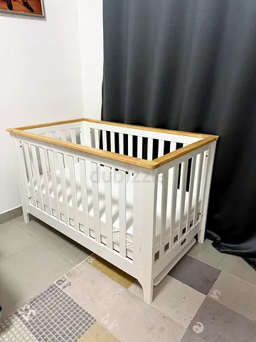 Baby Crib convertible 3 in 1