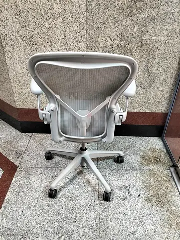 Herman Miller remastered chair for selling.gray color size B