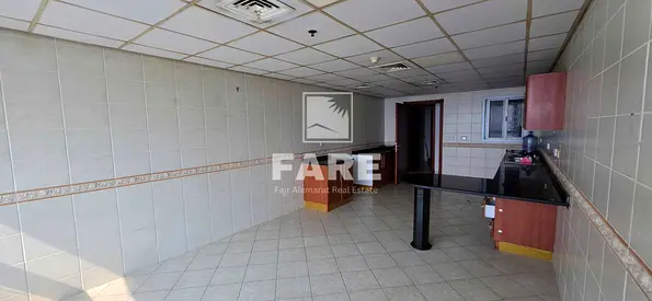 2BR واسعة | إطلالة بحرية | تكييف وموقف مجاني