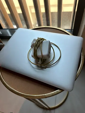 Apple MacBook Air 2017 with original charger