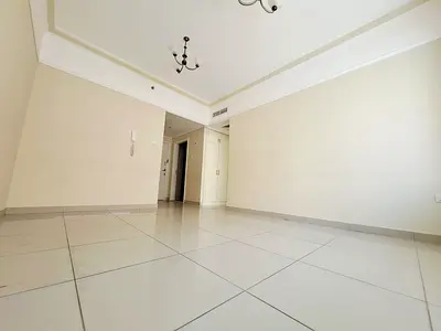 مع موقف سيارات | شقة فاخرة (غرفة وصالة) | غرفة نوم رئيسية // خزائن ملابس // موقع متميز 📍 // مناسبة للعائلات