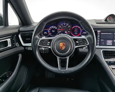صورة 9 لـ 2019 Porsche PANAMERA