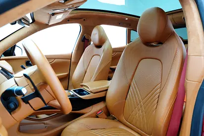 2021 Aston Martin DBX 照片 6