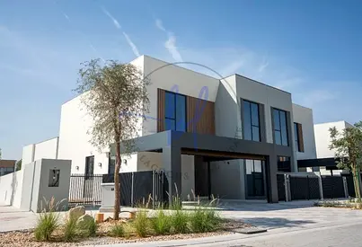 Modern Home | Middle Row Unit | Private Garden