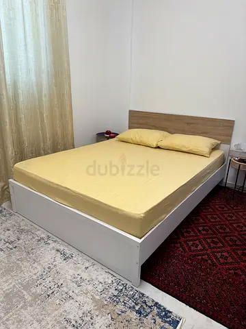 Queens Bed-White/Natural Oak & free mattress
