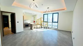 LAVISH LIKE NEW 1BHK / FITTED KITCHEN/ 70K