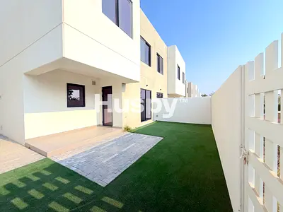 Single Row | End Unit | Private Community Exit