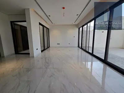SPACIOUS LIVING | PRIVATE GARDEN | CLOSED KITCHEN