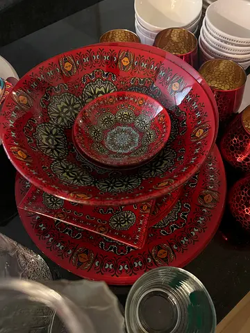 Lovely clean crockery! Really lovely stuff low low price
