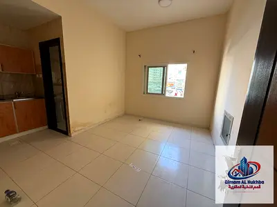 اجمل وأرقى استوديو مساحة كبيرة ومطبخ منفصل للإيجار السنوي في النباعة الشارقة موقع ممتاز وتسهيلات في السداد