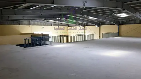 مستودع للإيجار في منطقة الصجعة بمساحة 8,200 قدم مربع، مع كهرباء بقدرة 44 كيلو واط،