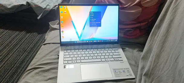 Asus 14 oled AI VIBOBOOK LAPTOP
