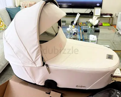 New Cybex Carrycot / Bassinet in Beige/ White