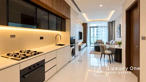 غرفة نوم واحدة مطلة على المسبح | برج سكاي هيلز 2 | تصميم حديث