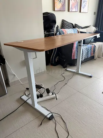 Mountup - Adjustable Standing Desk with Wooden Top