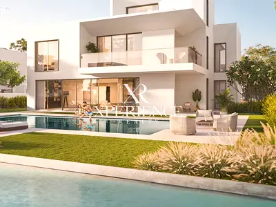 PRIVATE GARDEN | WATERFRONT LIVING | VILLA | INVESTOR DEAL