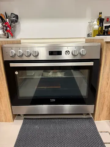 Beko stainless steel freestanding electric oven with hob - good condition 90 cm