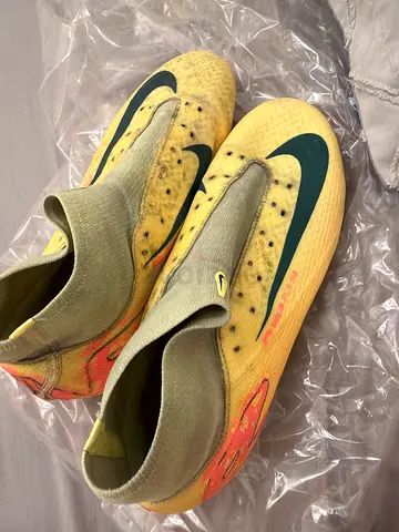Football shoes