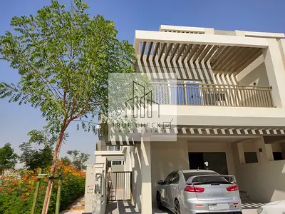 Investor Deal | End corner | Prime Location | 3 Bedroom with Roof access