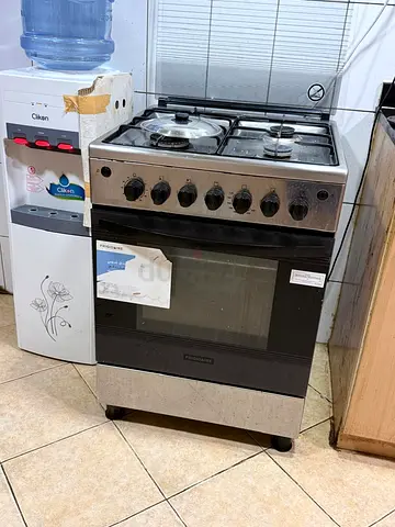 Used freestanding gas oven and 4-burner stove in stainless steel - good working condition