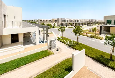 READY TOWNHOUSE | PRIVATE GARDEN | EMAAR GOLF COMMUNITY