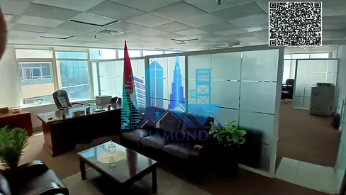للأيجار السنوى مكتب مساحه كبيره مفروش و مقسم بفواصل زجاجيه  بأبراج الهورايزون امارة عجمان .