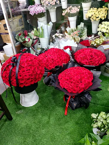 Red Rose Bouquet Collection - Multiple Arrangements