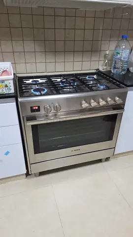 Bosch series8 stainless steel freestanding gas cooker with oven Electric- good condition like new