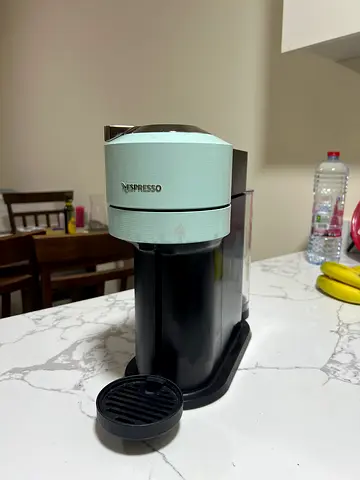 Nespresso single-serve coffee machine - compact, working condition