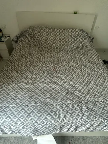 ARJAN LOCATION - Bed + mattress queen size - great condition