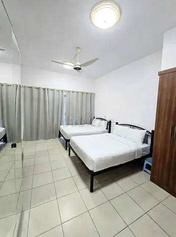 Executive bed space available for Pakistani male
