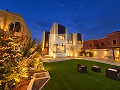 All Ensuite | Modern Style |2 Spacious Living Area