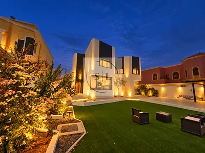 All Ensuite | Modern Style |2 Spacious Living Area