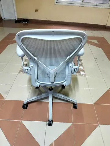 Herman Miller remastered chair for selling.gray color size B