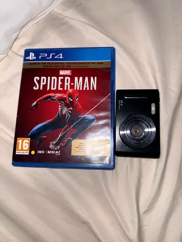 PS4 Marvel's Spider-Man game good condition with a 50 mp digital aesthetic camera-sd card included