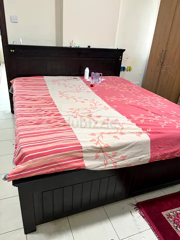 King size bed with mattress 180x200cm