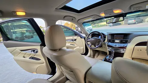 2016 Infiniti Q70 — фото 10
