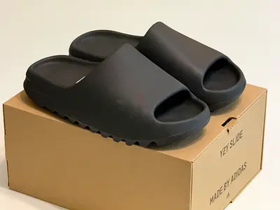Adidas Yeezy Slide Onyx US 10 – Brand New