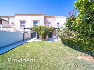 Lake View | Immaculate Condition | Middle Unit